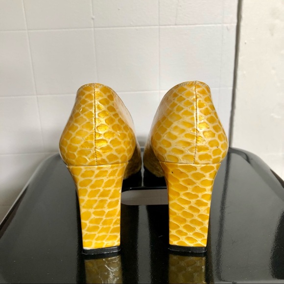 Stuart Weitzman Vintage Pumps Yellow Snakeskin 7.5 - Picture 3 of 7